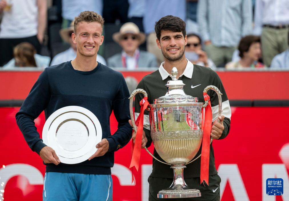 澳网完胜戴维斯杯,阿尔卡拉斯惊艳四座 澳网完胜戴维斯杯,阿尔卡拉斯惊艳四座