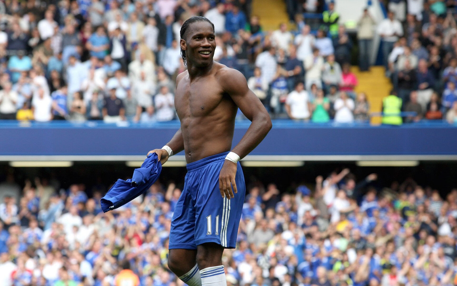 铁血纽约彰显冠军相，霍勒迪末节封神，尼克斯主场击溃猛龙