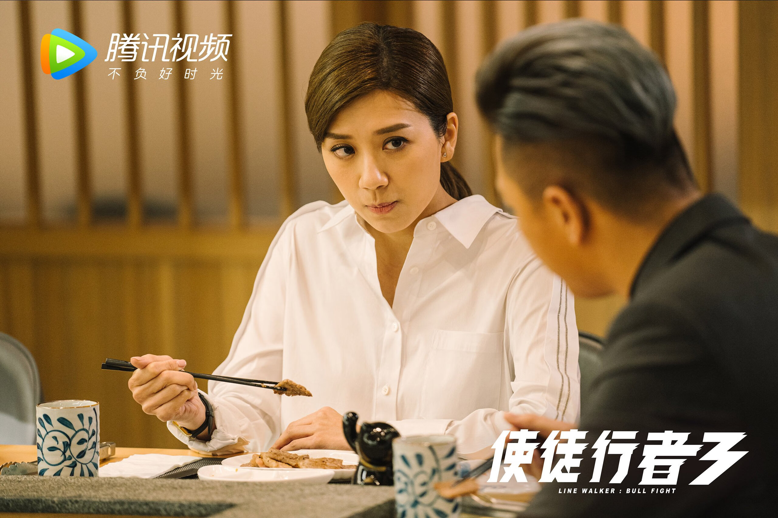 当约基奇的薯片与深圳队的战术板碰撞，一场高能输出的奇幻篮球夜